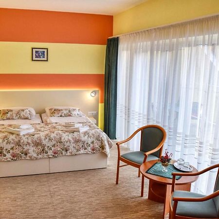 Hotel Penta Lux Tata Dış mekan fotoğraf