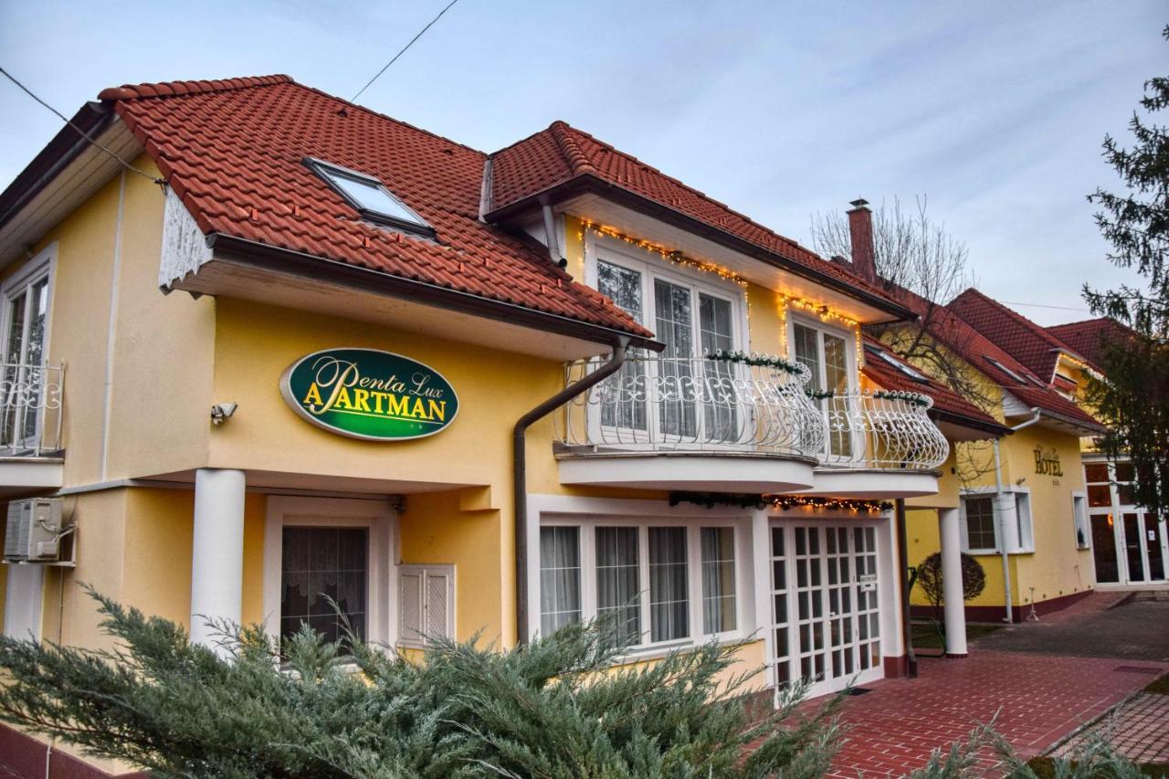 Hotel Penta Lux Tata Dış mekan fotoğraf