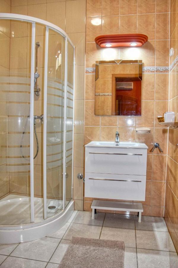 Hotel Penta Lux Tata Dış mekan fotoğraf