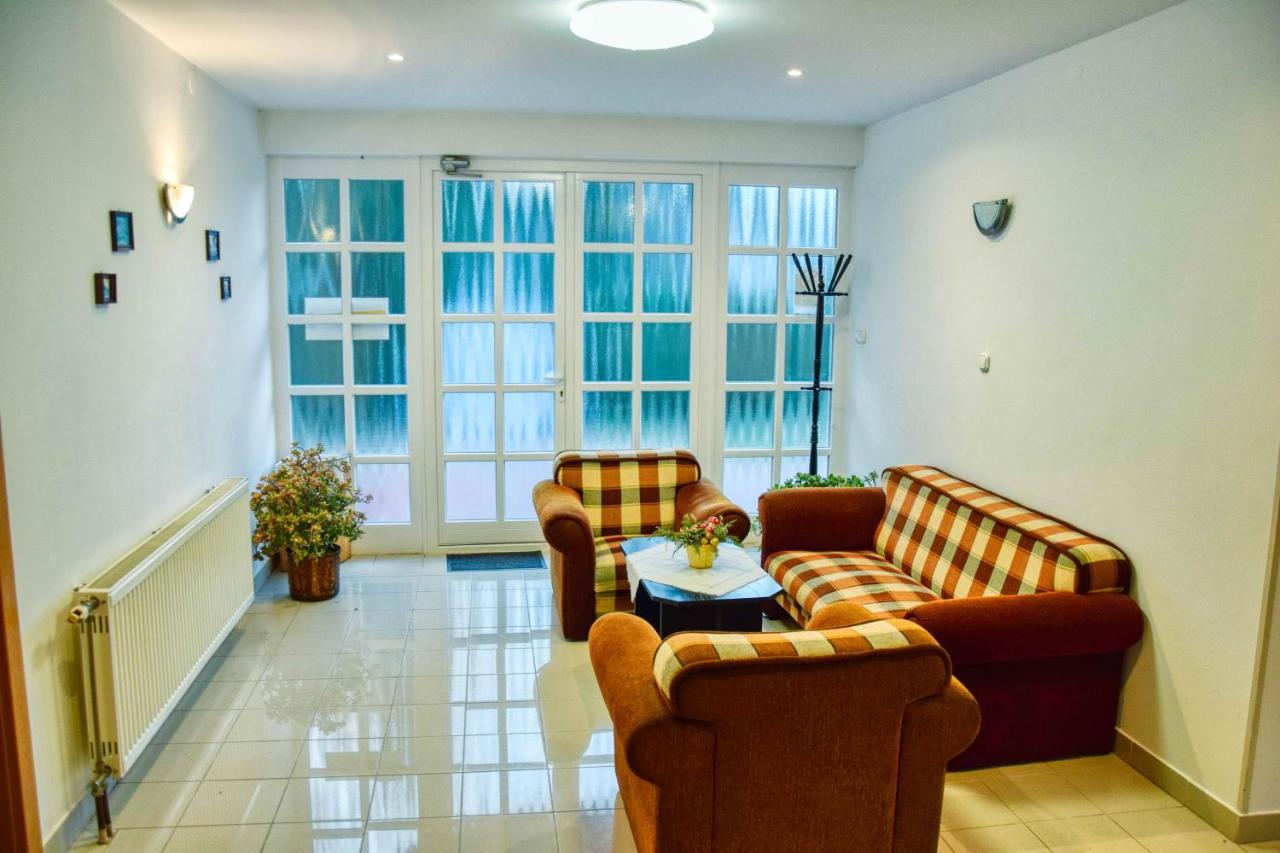 Hotel Penta Lux Tata Dış mekan fotoğraf