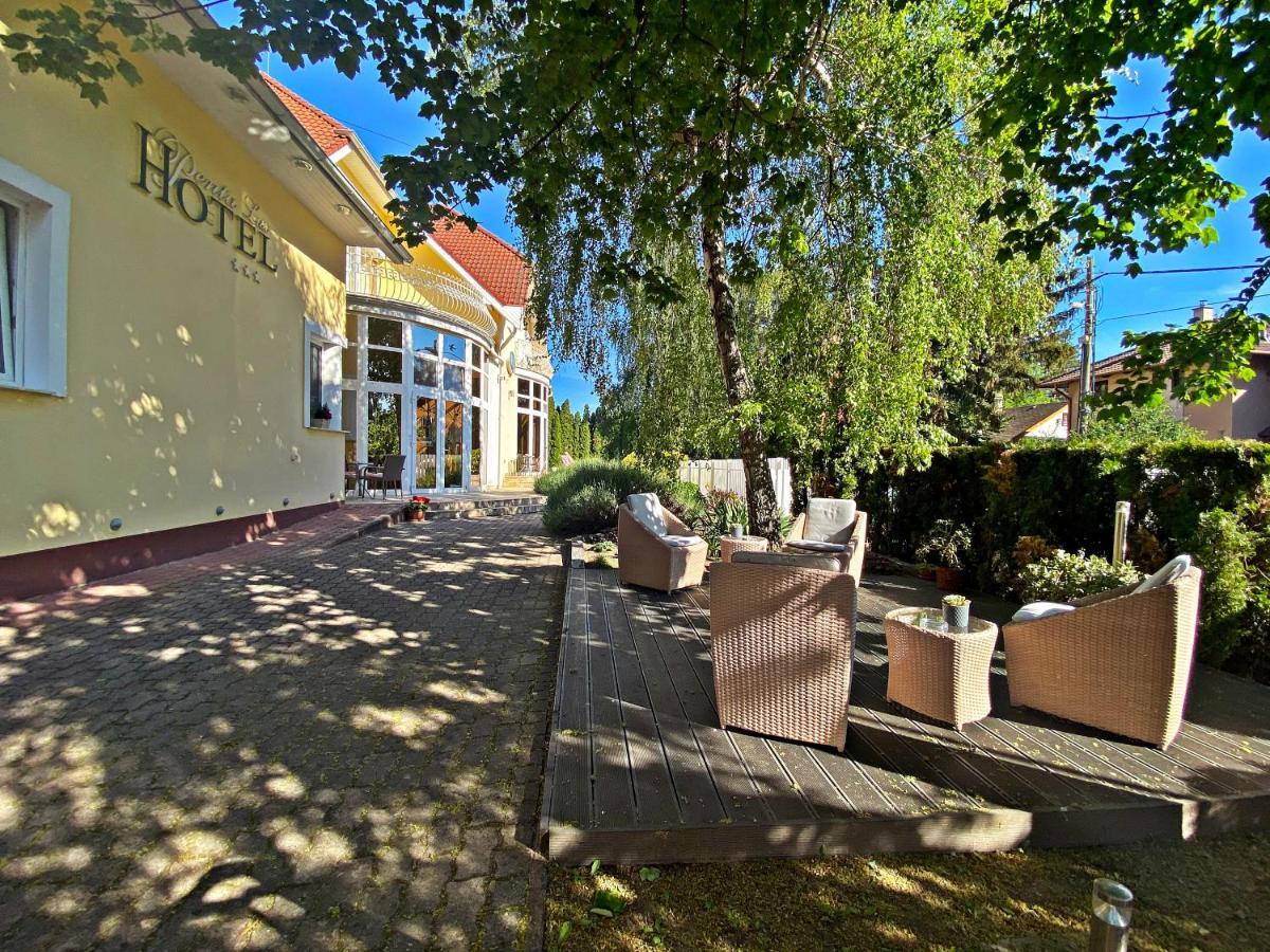 Hotel Penta Lux Tata Dış mekan fotoğraf