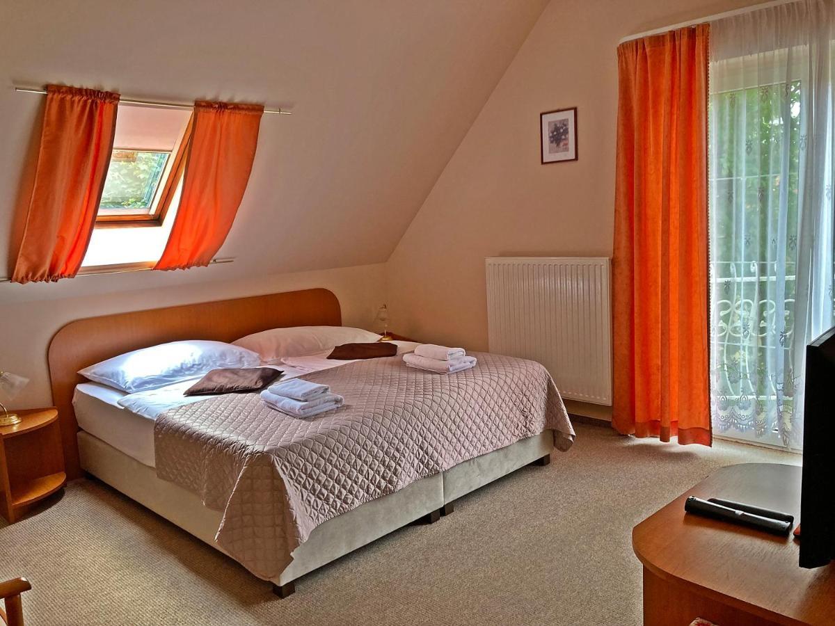 Hotel Penta Lux Tata Dış mekan fotoğraf