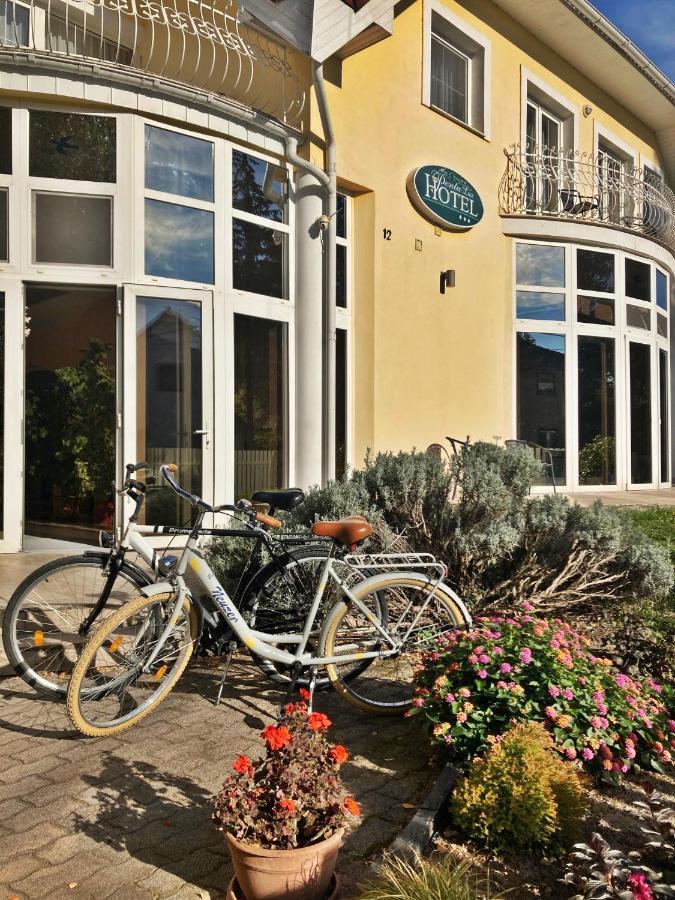 Hotel Penta Lux Tata Dış mekan fotoğraf
